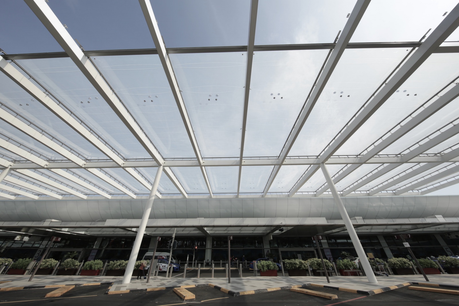 jewel changi airport - drop off canopy